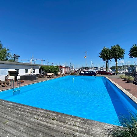 Hausboot Mit Traumlage In Luebeck-Travemuende Hotel Екстериор снимка