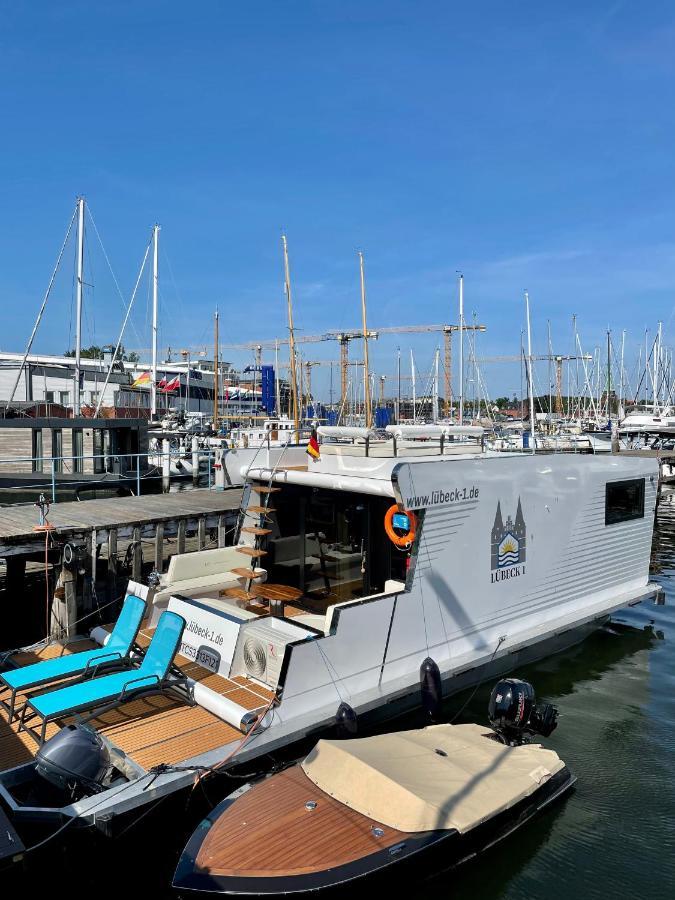 Hausboot Mit Traumlage In Luebeck-Travemuende Hotel Екстериор снимка