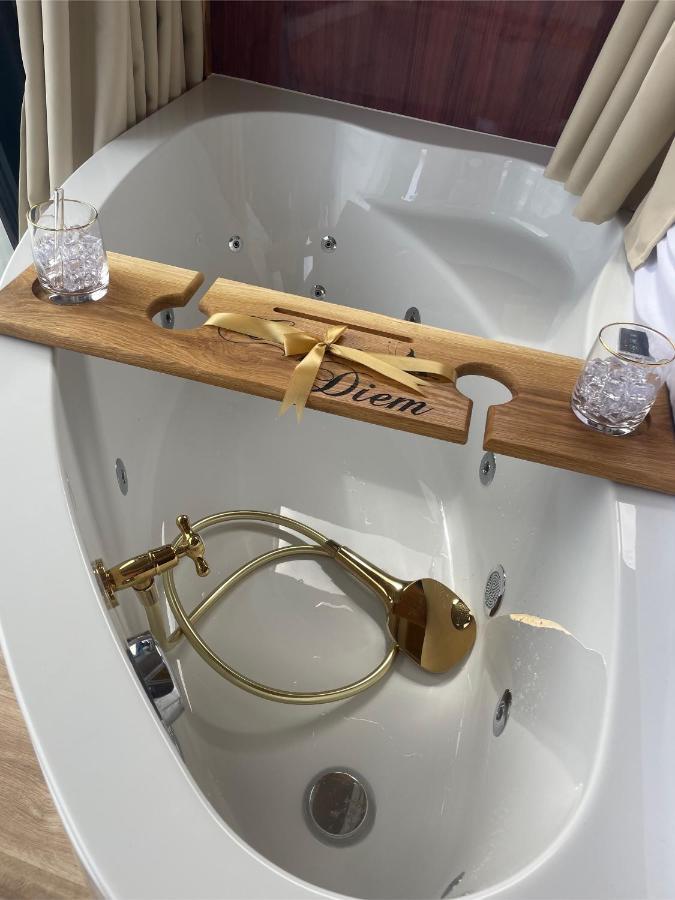 Hausboot Mit Traumlage In Luebeck-Travemuende Hotel Екстериор снимка