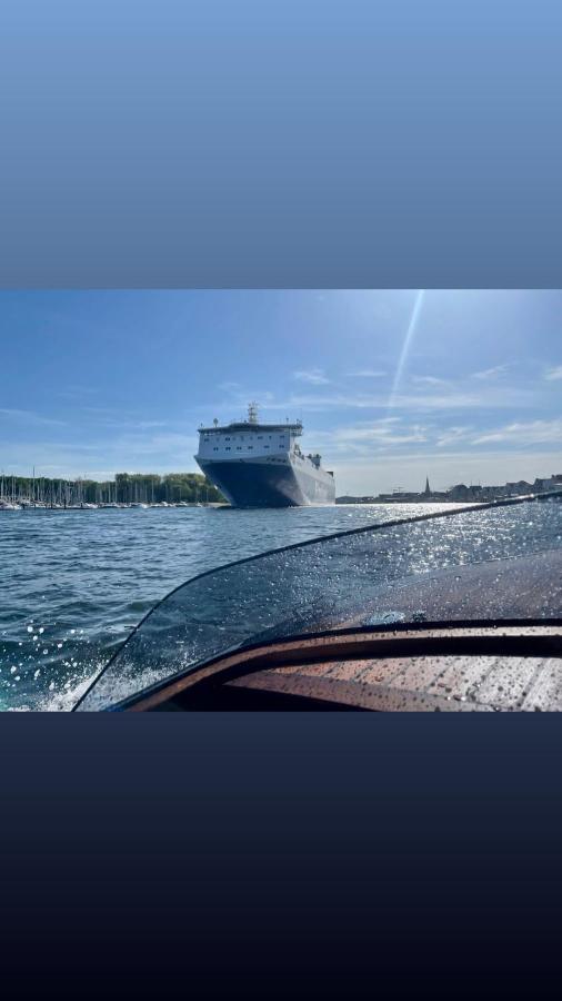 Hausboot Mit Traumlage In Luebeck-Travemuende Hotel Екстериор снимка