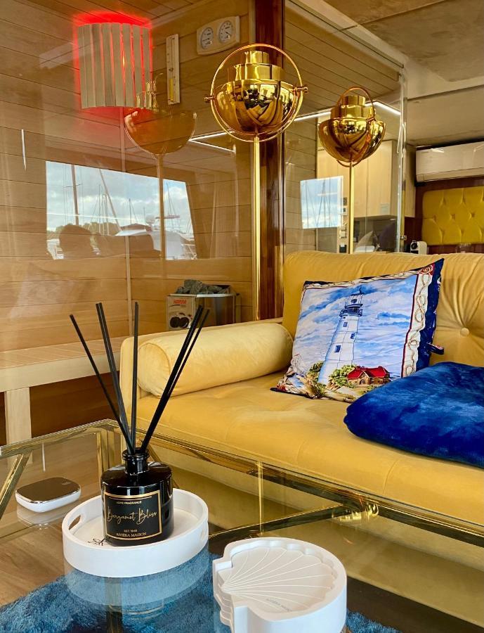 Hausboot Mit Traumlage In Luebeck-Travemuende Hotel Екстериор снимка