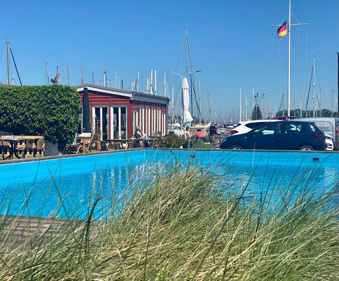 Hausboot Mit Traumlage In Luebeck-Travemuende Hotel Екстериор снимка