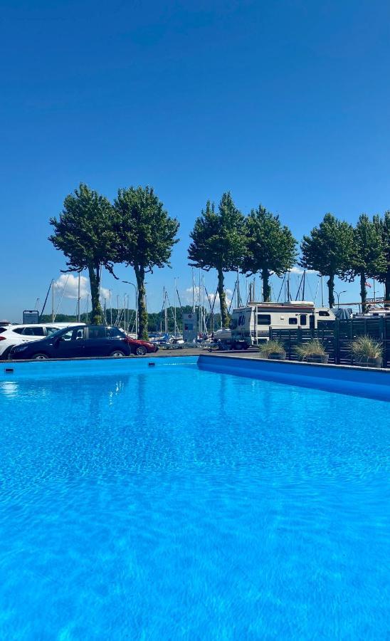 Hausboot Mit Traumlage In Luebeck-Travemuende Hotel Екстериор снимка